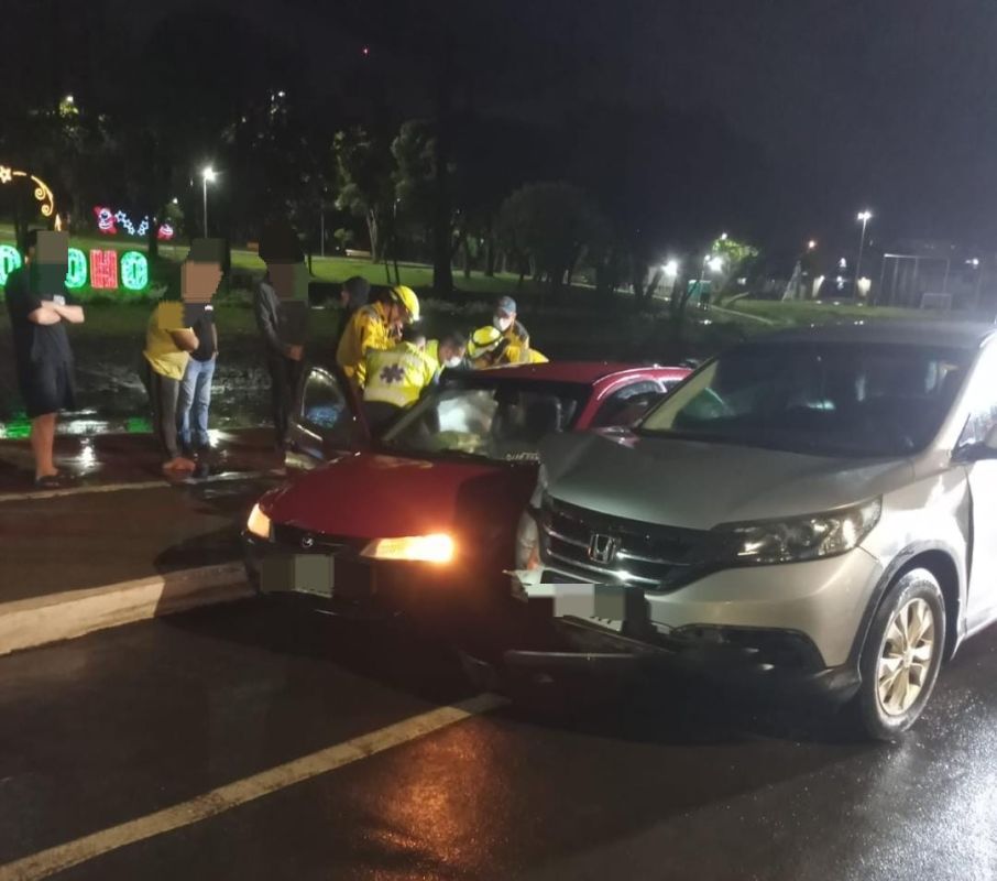 Acidente entre três veículos deixa duas pessoas feridas no Centro de Xanxerê 