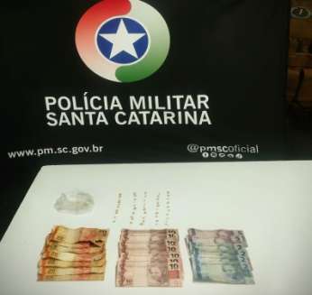 Mulher é presa por tráfico de drogas no bairro Vila União, em Xanxerê