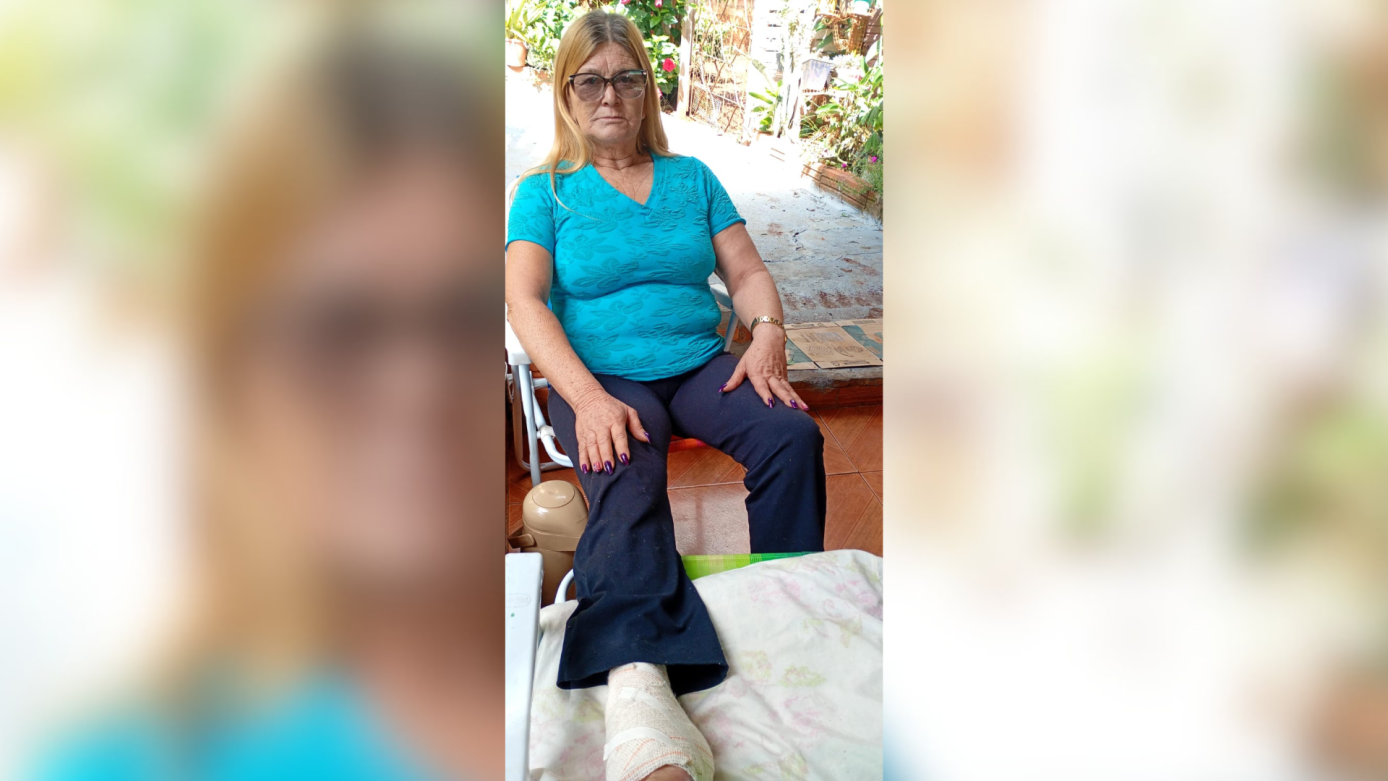 Família pede ajuda para mulher que sofre com grave ferida no pé e precisa de cirurgia urgente