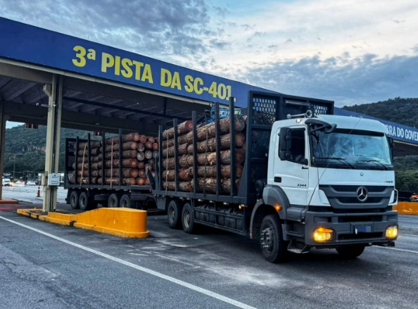 Caminhão com 77 toneladas é flagrado com excesso de peso na SC-401