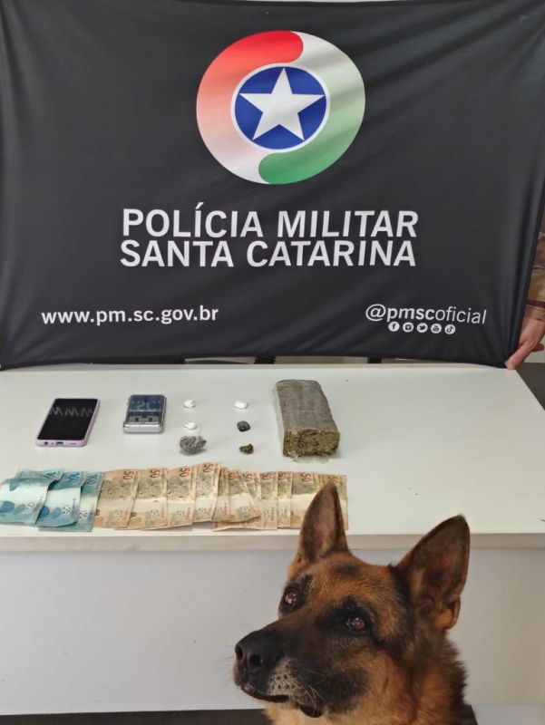 Homem é preso por tráfico de drogas após PM apreender cocaína, maconha e R$ 900 em Chapecó