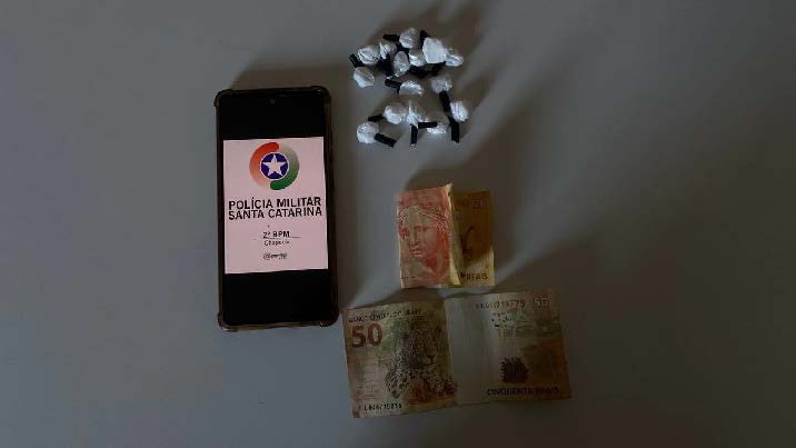Adolescente de 16 anos é apreendido por tráfico de drogas em Chapecó