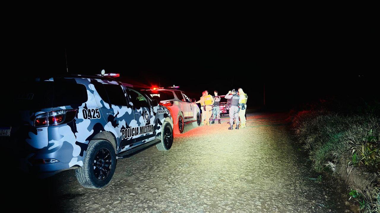 Polícia Militar localiza corpo em área de mata e apreende adolescente por envolvimento em homicídio e tráfico em Chapecó