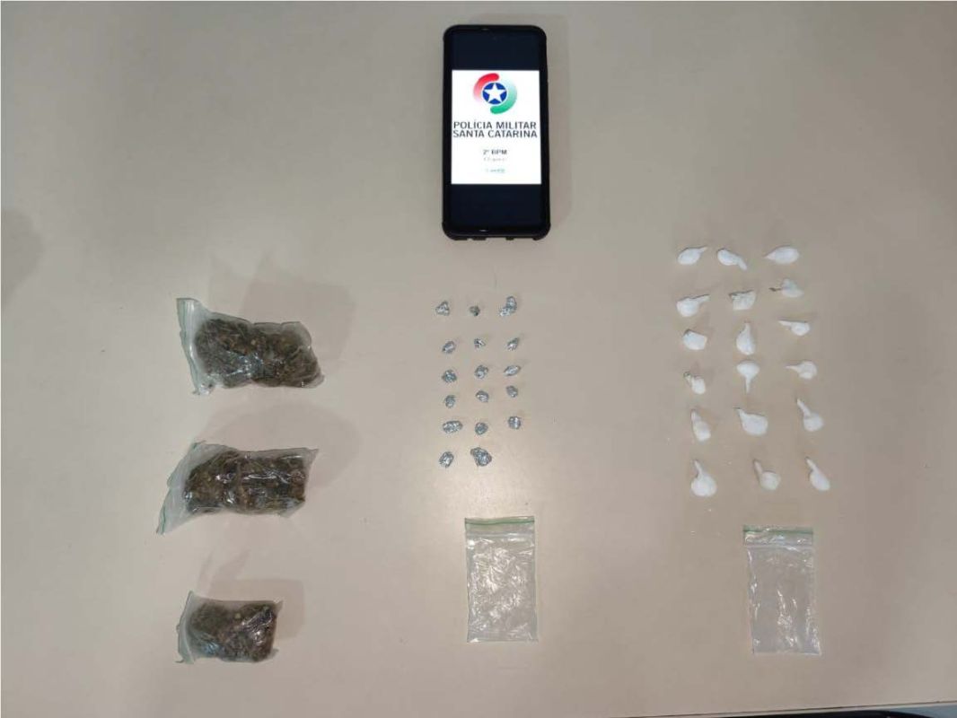 Homem é preso por tráfico de drogas após denúncia, em Chapecó 