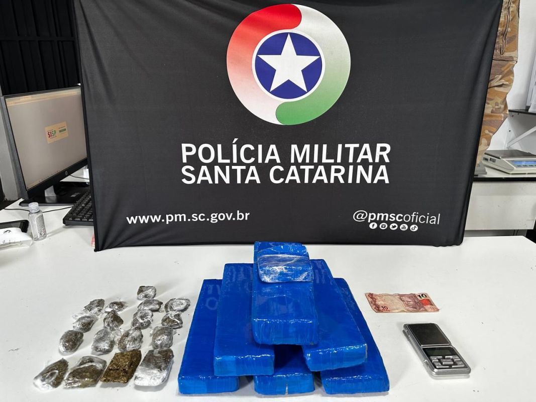 Homem que tentou não ser identificado pela PM é detido por tráfico de drogas, em Chapecó