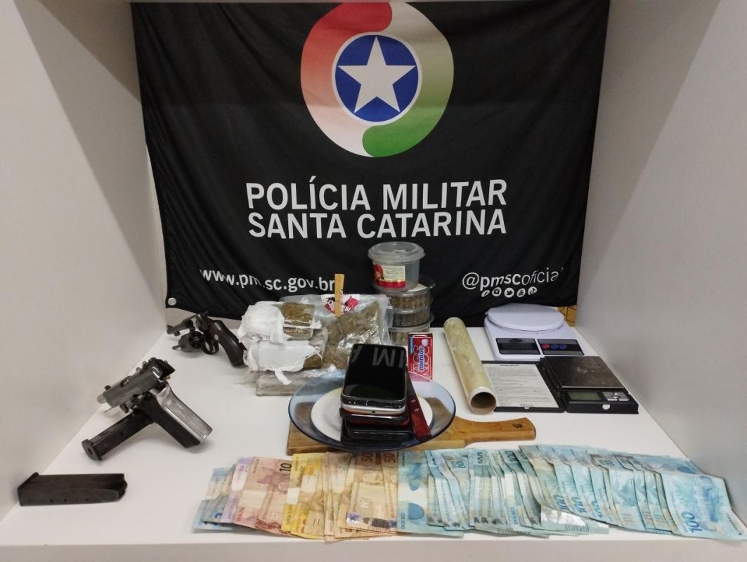 Homens são presos por tráfico de drogas, posse e porte ilegal de arma de fogo e munição e receptação, em Concórdia