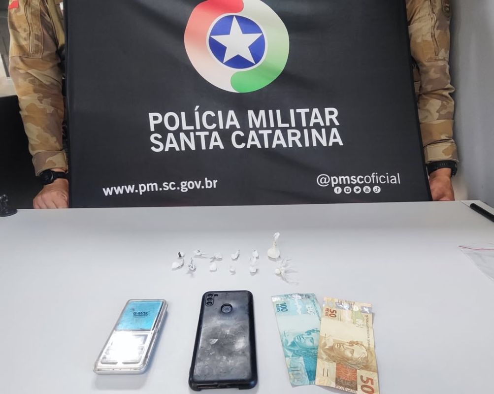 VÍDEO: dois homens são presos por tráfico de drogas no Bairro Santos Dias, em Xanxerê 