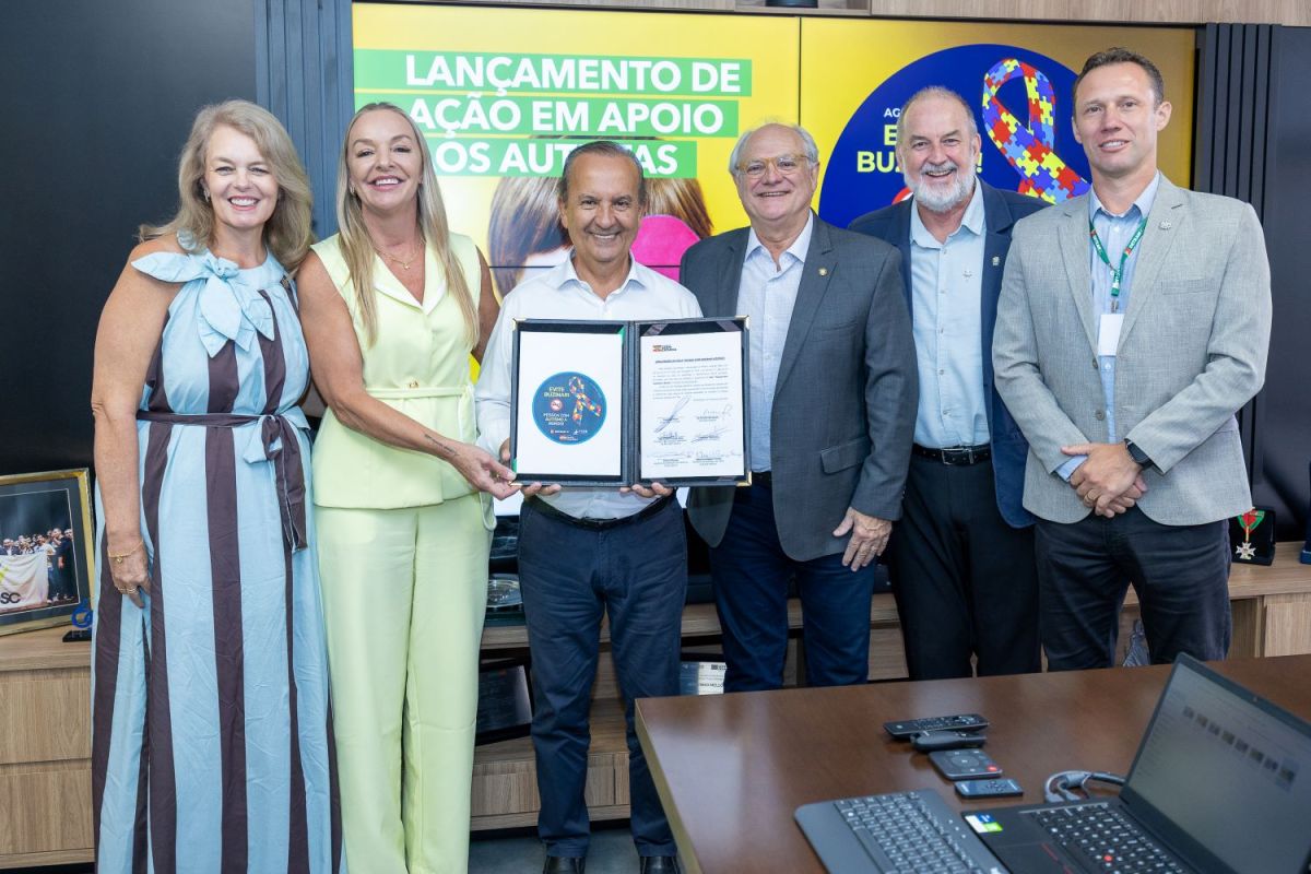 Santa Catarina lança selo “Pessoa com Autismo a Bordo” com distribuição gratuita