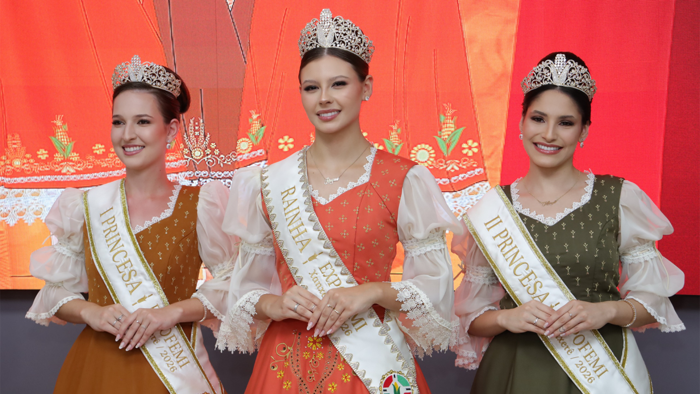 VÍDEO:&nbsp; Trajes das soberanas da ExpoFemi 2026 são apresentados em Xanxerê