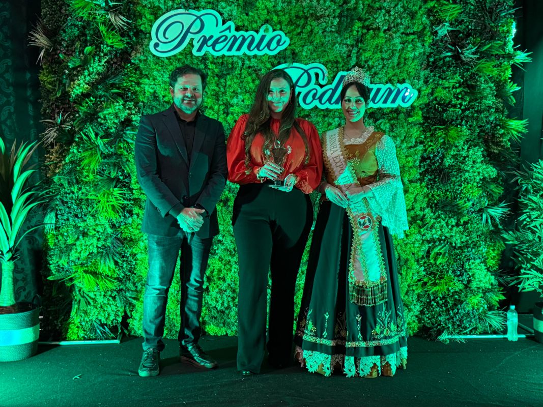 Veja Bem Ótica recebe troféu como a melhor ótica e joalheria de Xanxerê pela Podhium Pesquisas