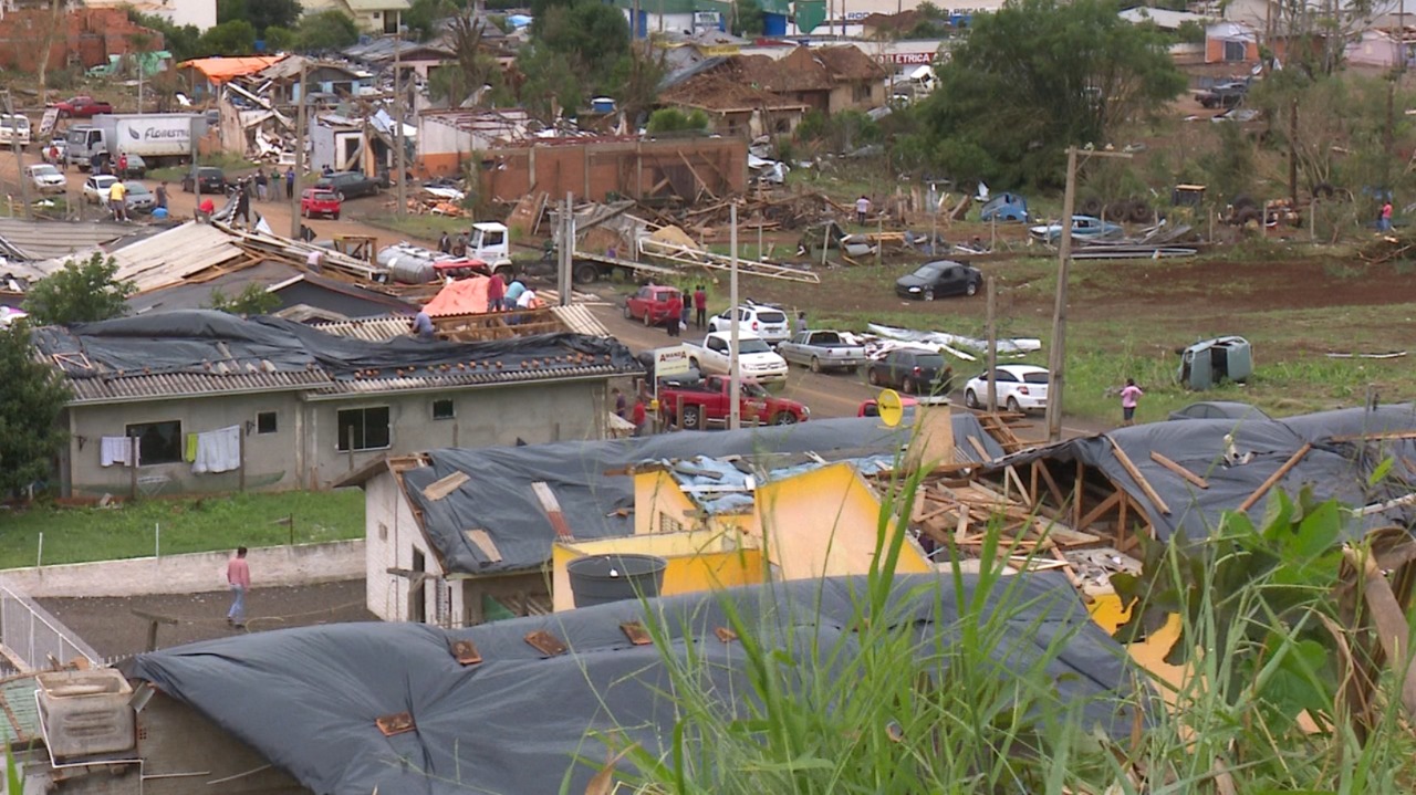 Foto: Arquivo Pessoal/ Ric tv Record -  Imagens mostram o cenário devastador após tornado