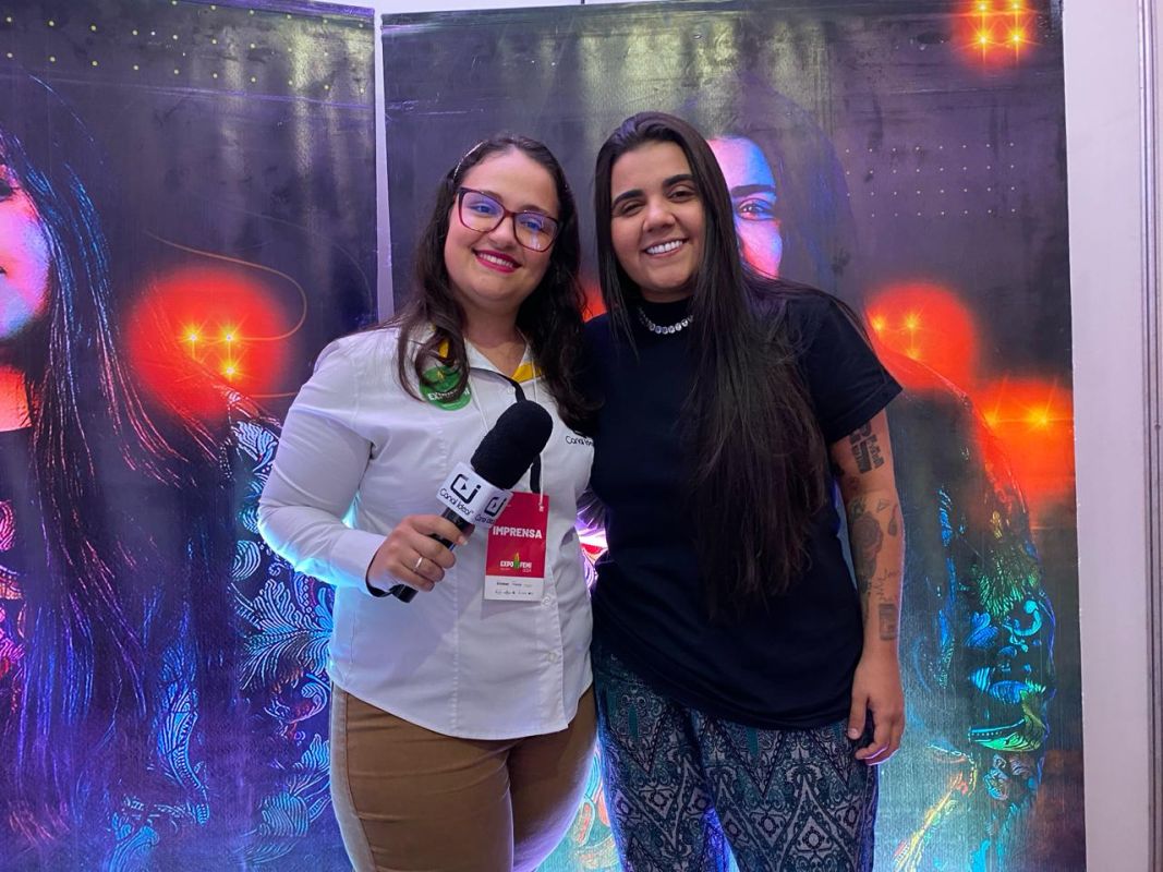 VÍDEO: Yasmin Santos abre a noite de shows da ExpoFemi neste feriado municipal