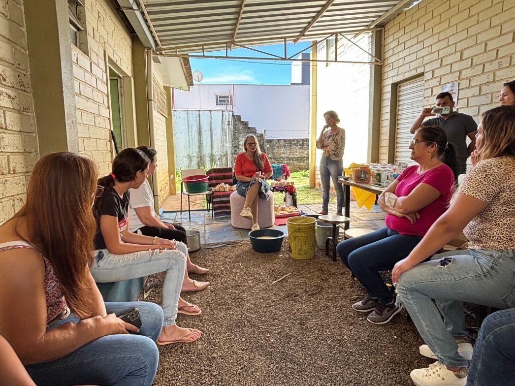 Oficina de sabão realizada durante o Socioambiental em Xanxerê