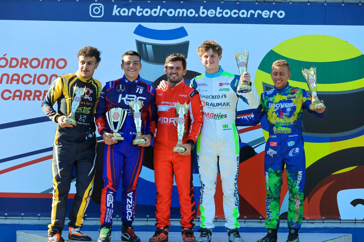 Piloto Gabriel Moura, de Chapecó, vence prova no Kartódromo Internacional do Beto Carrero