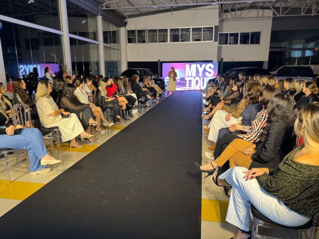 VÍDEO: Desfile da Colcci Xanxerê lança nova coleção Inverno 2025