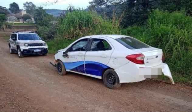 Homem furta carro de Prefeitura e é detido após sofrer acidente no interior de Xanxerê