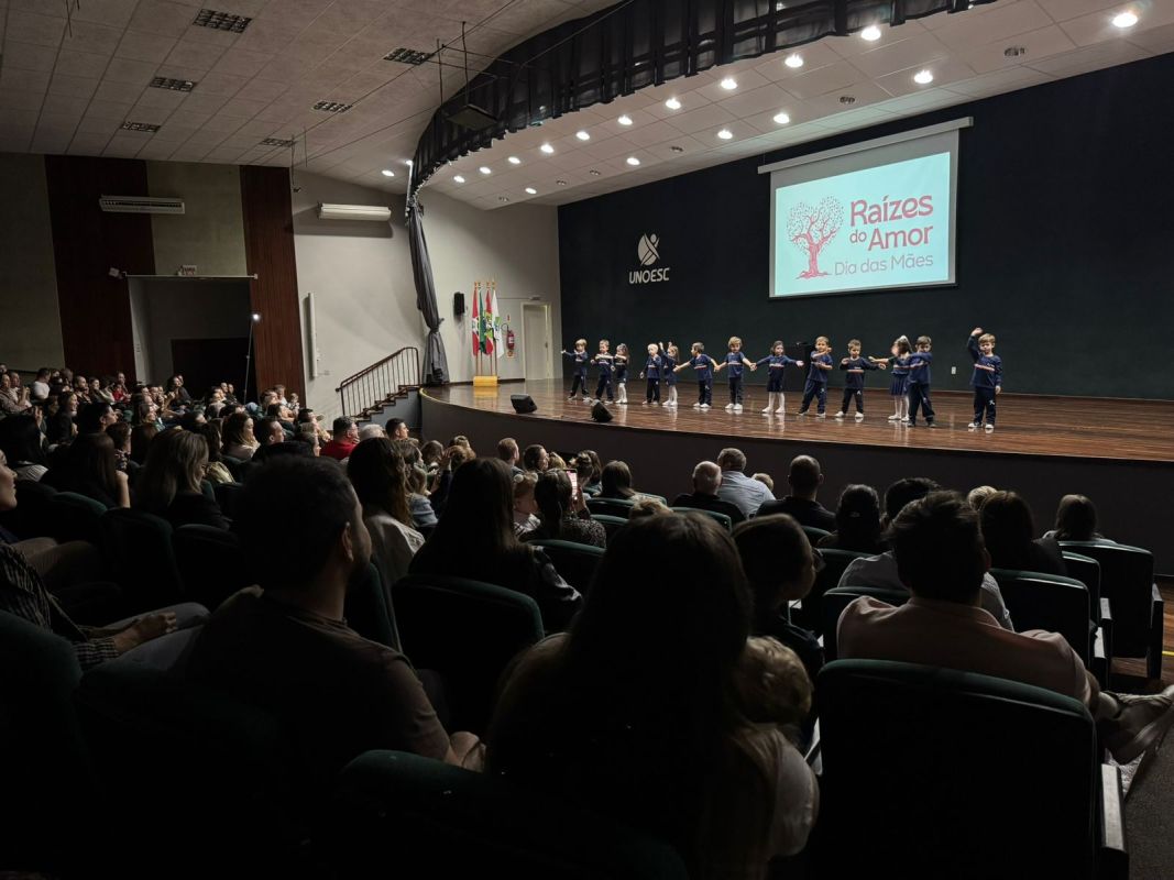 VÍDEO: Alunos do Colégio Expressivo de Xaxim prestam homenagens para o Dia das Mães