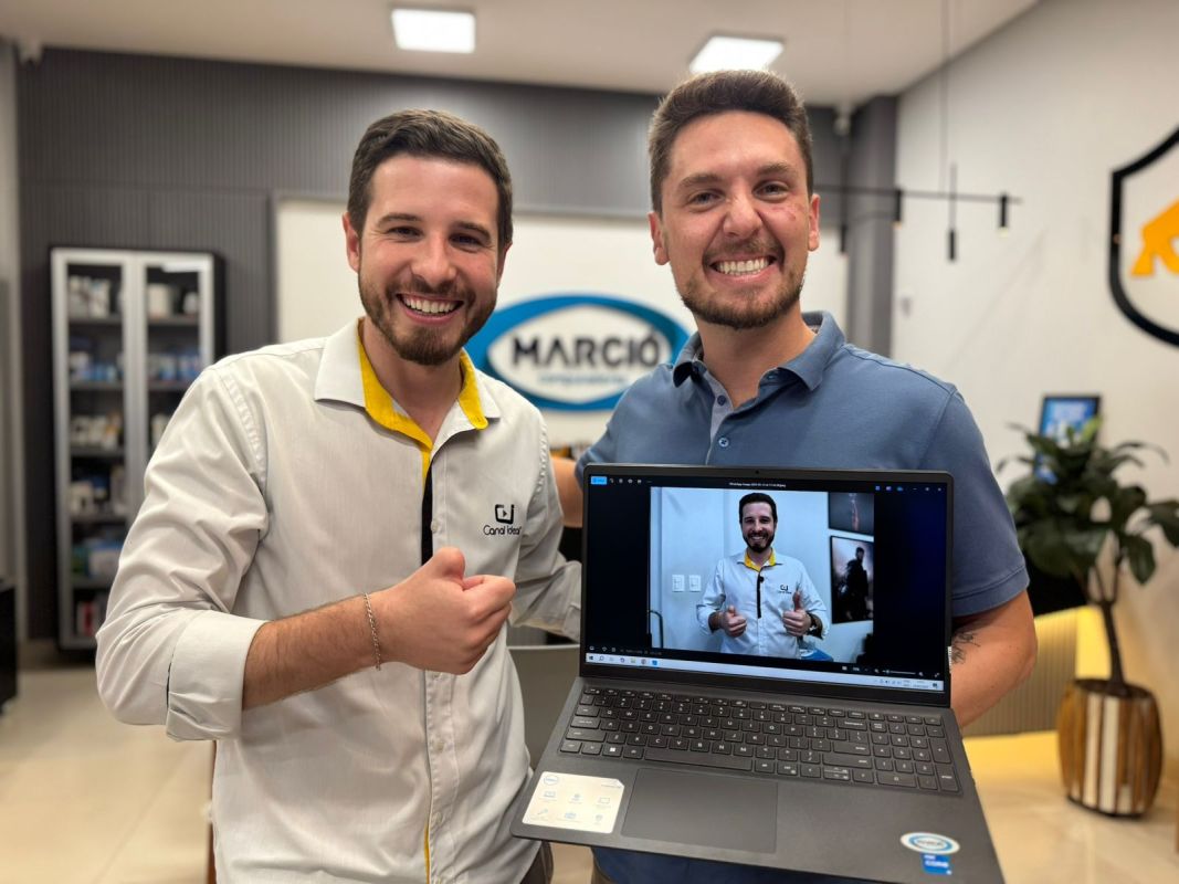 VÍDEO: O Eder disse que queria um notebook que fosse a cara dele… E o Juliano levou ao pé da letra!