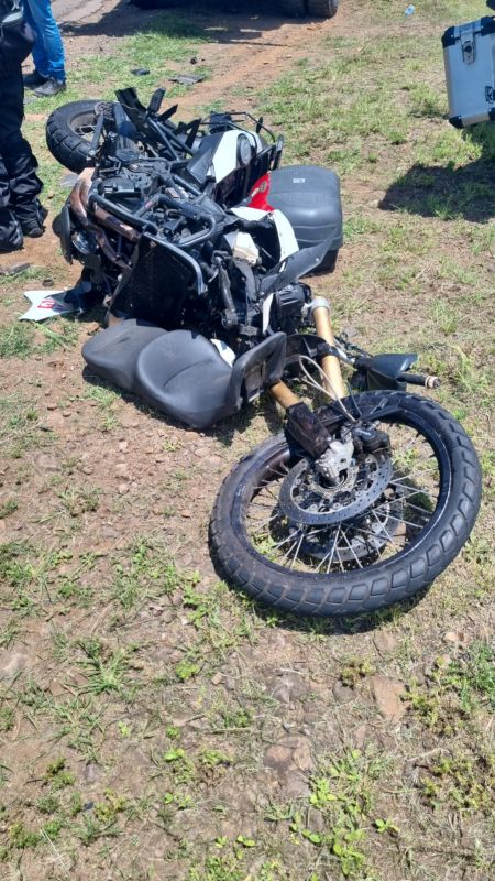 Idoso fica gravemente ferido após colisão entre moto e caminhão na SC-163, no Oeste