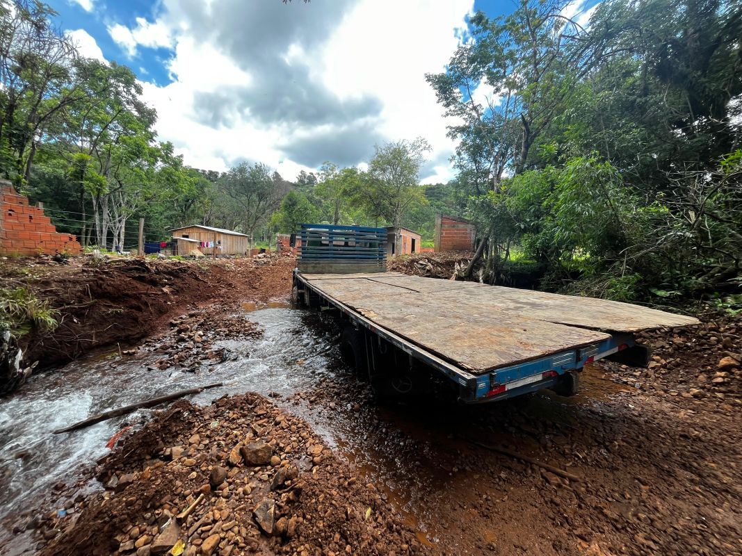 PF apreende caminhão na fronteira com a Argentina e fecha passagem clandestina entre os países