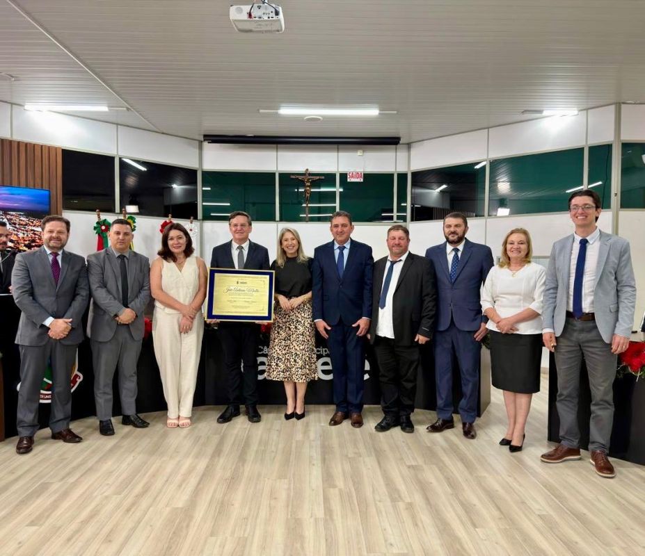 VÍDEO: Câmara concede Título de Cidadão Xanxerense ao deputado Jair Antônio Miotto