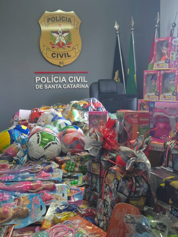 Polícia Civil de Xanxerê arrecada 160 brinquedos para campanha Natal Solidário 