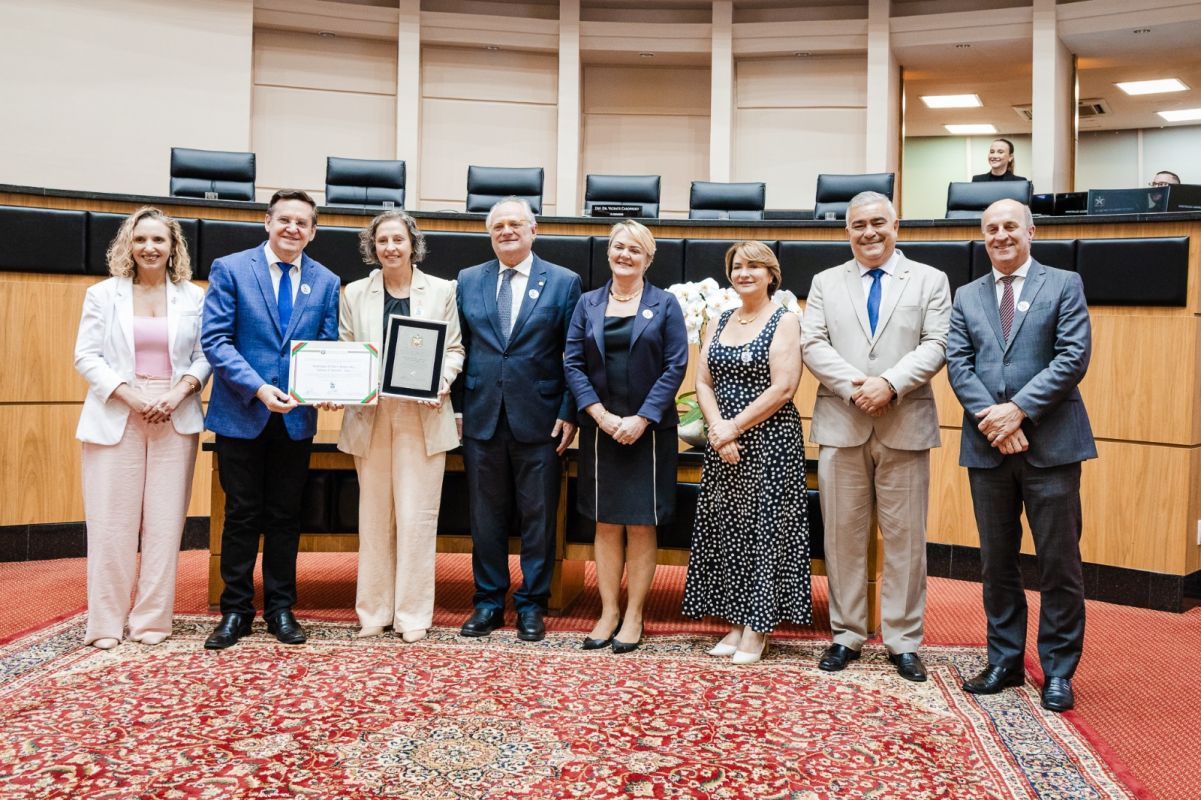 AMA Xanxerê tem trabalho reconhecido recebendo o prêmio Asas da Inclusão na Alesc