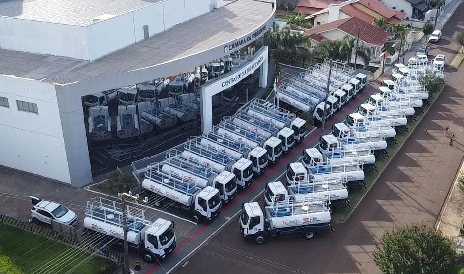 VÍDEO: Governo faz entrega de caminhões-pipa e anúncio de investimentos para os municípios do Oeste 