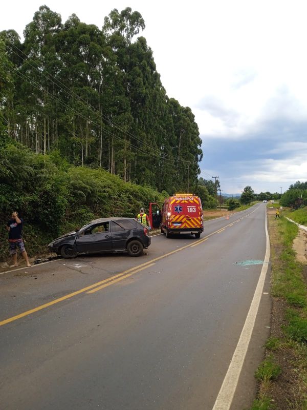 Carro sai da pista e capota na SC-355 em Catanduvas
