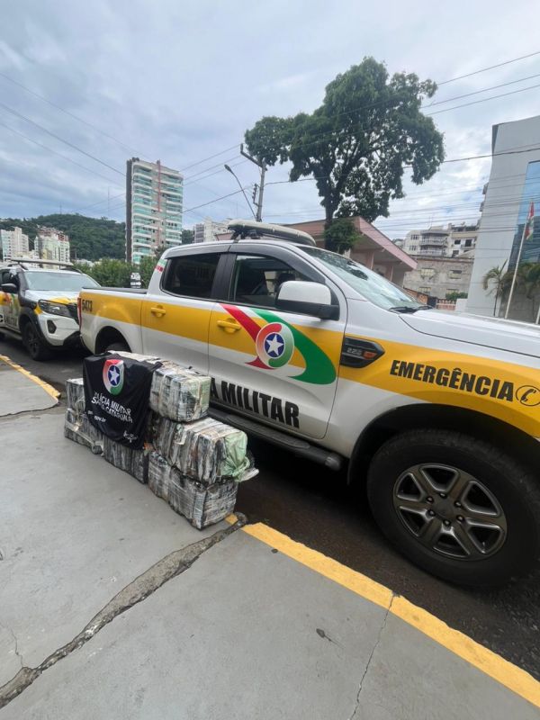 Polícia Militar Rodoviária apreende mais de 280 quilos de maconha na SC-350, em Água Doce