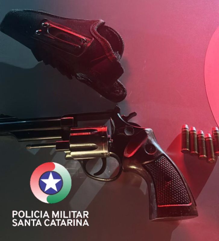 Polícia Militar prende homem por porte ilegal de arma de fogo