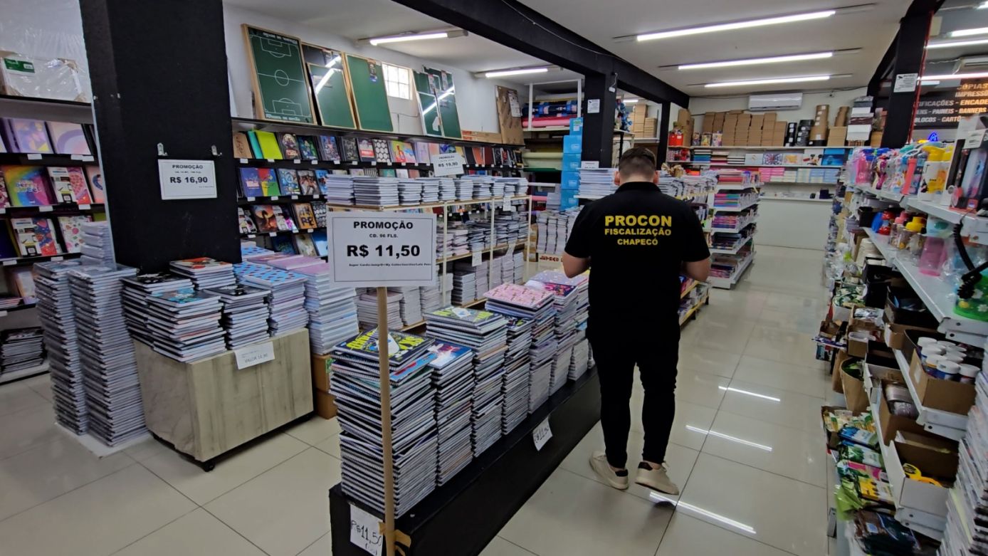 Procon de Chapecó divulga pesquisa de preço de materiais escolares