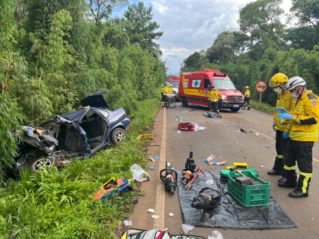 Gestante e duas crianças morrem após grave acidente na SC-154, em Passos Maia