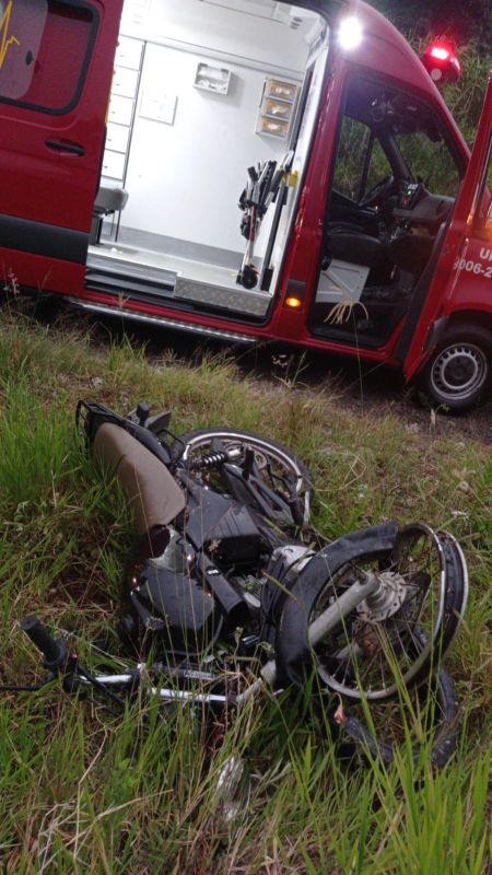 Saída de pista de motocicleta deixa um morto e um ferido no Contorno Viário Norte, em Concórdia