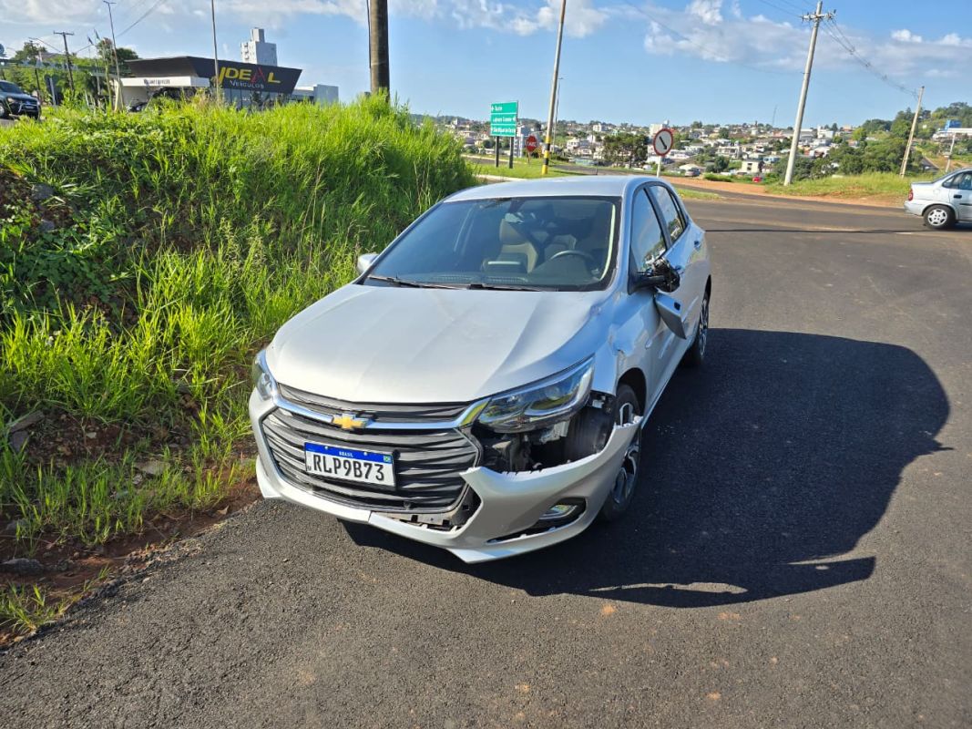 Colisão entre carro e moto deixa motociclista ferido na BR-282, em Xaxim