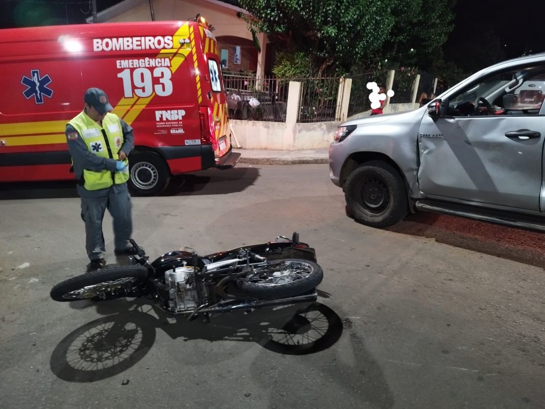 Motociclista é encaminhado ao hospital após acidente de trânsito no Oeste