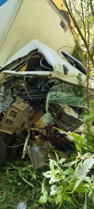 Colisão entre caminhões deixa motorista ferido na BR-282, em Ponte Serrada