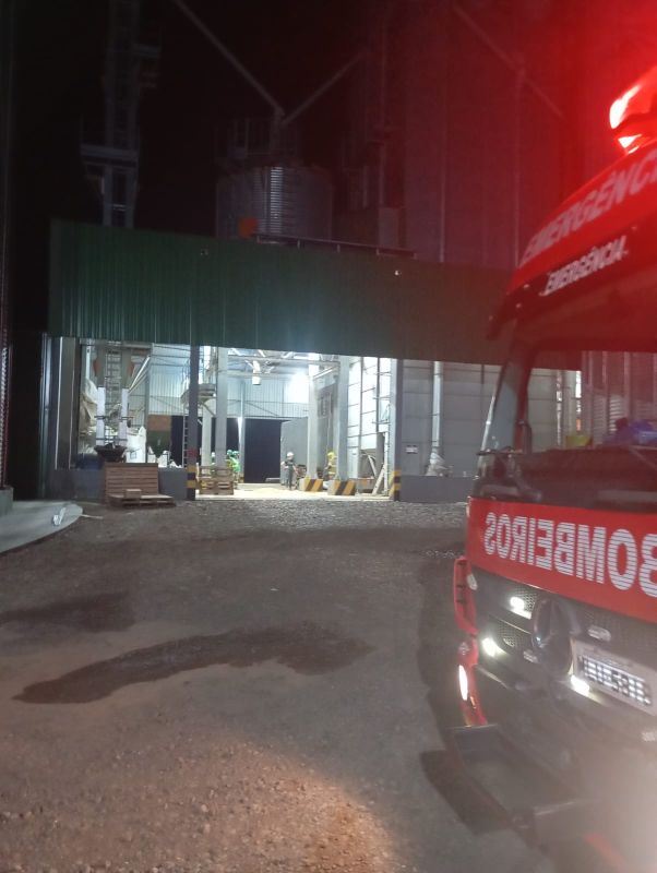Corpo de Bombeiros controla princípio de incêndio em silo de grãos no interior de município do Oeste 