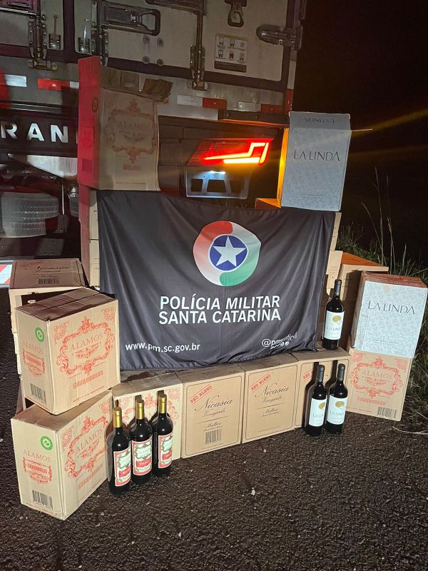 PMRv apreende 300 garrafas de vinho argentino sem nota na SC-480, em Xanxerê