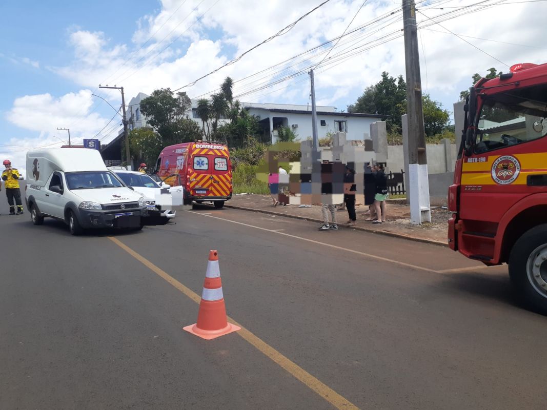 Colisão lateral entre veículos deixa duas mulheres feridas 