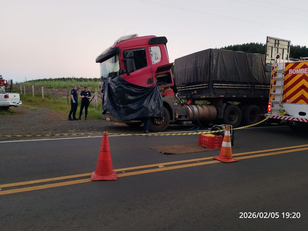 Motorista morre após ser esmagado por cabine de caminhão durante manutenção na SC-120