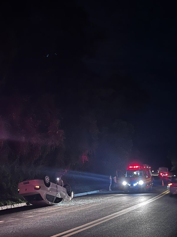 Capotamento na BR-158 deixa uma pessoa ferida em Cunha Porã