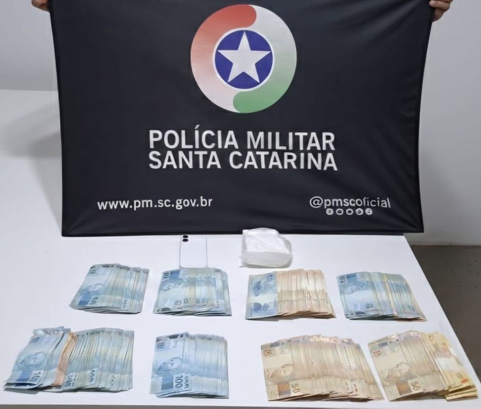 Homem é preso com R$ 82 mil e meio quilo de cocaína em terreno baldio na Vila Sossego, em Chapecó