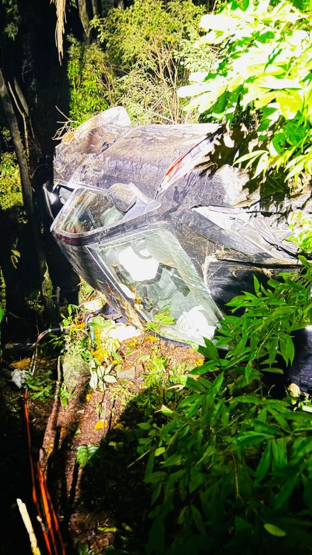 Saída de pista seguida de capotamento deixa quatro feridos na “Curva do S”, entre Arabutã e Ipumirim