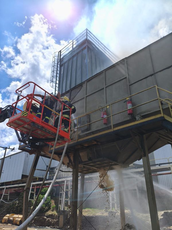 Incêndio atinge depósito de maravalha em empresa de Vargeão