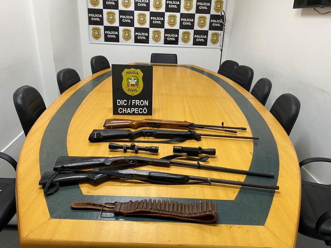 Polícia Civil prende investigada por tentativa de homicídio e apreende armas em Chapecó