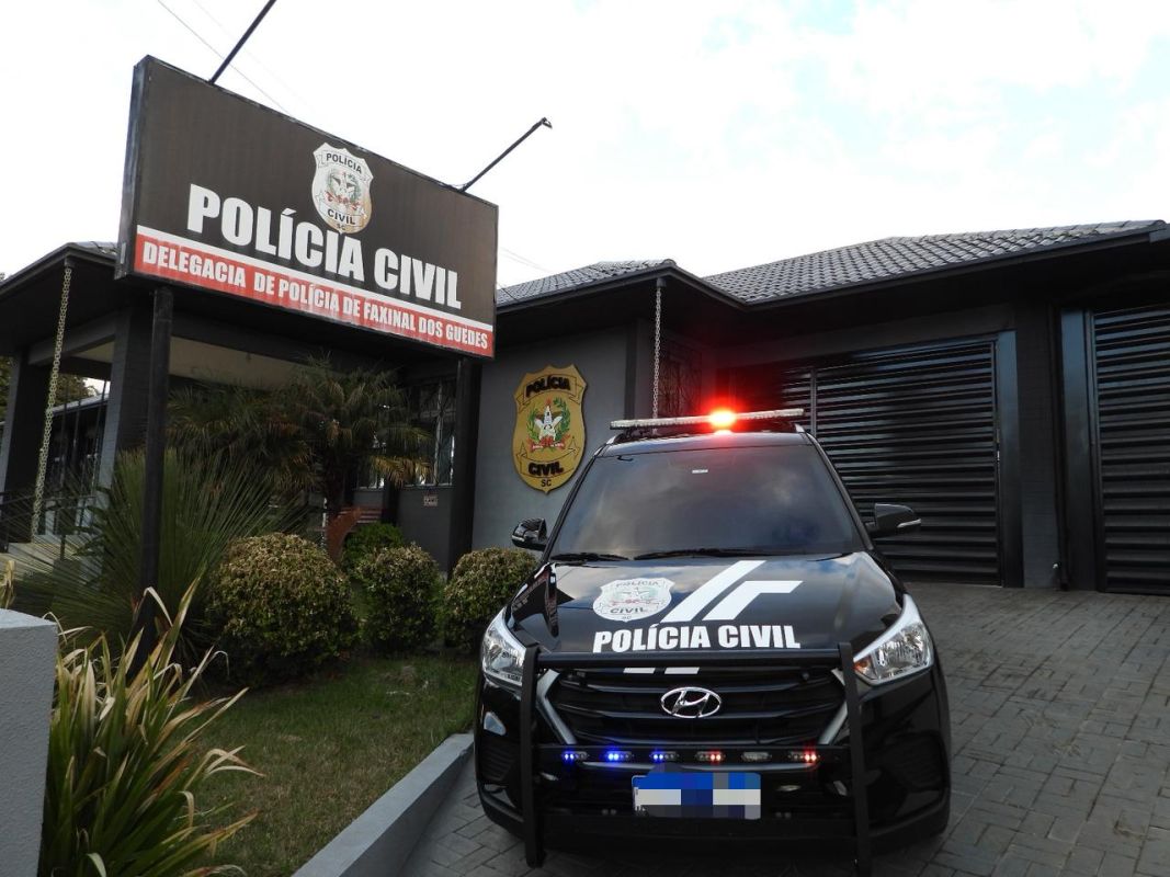 Operação da Polícia Civil em Faxinal dos Guedes apreende menores e cumpre mandados contra o tráfico