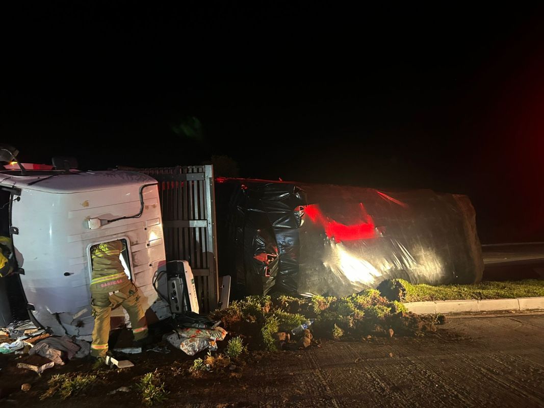 Caminhão tomba na SC-155 e deixa dois feridos em Abelardo Luz
