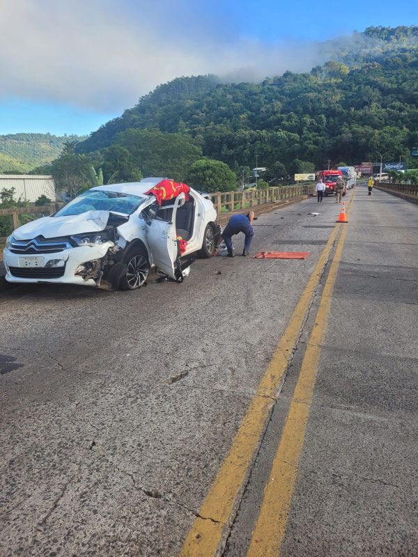 Colisão traseira deixa mulher ferida na SC-480 em Chapecó