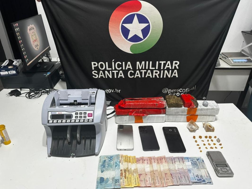 Polícia Militar prende dois homens por tráfico e recaptura foragido em Chapecó